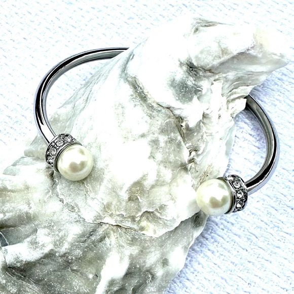 Ann Taylor Silver Faux Pearl Rhinestone Cuff Bracelet EUC - Picture 11 of 11